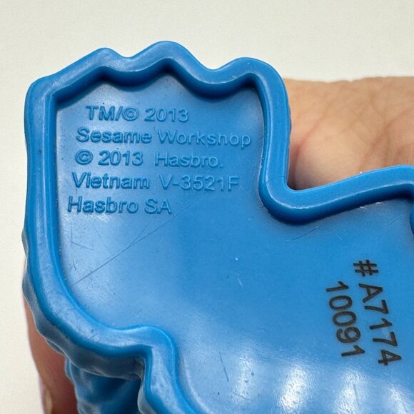 Cookie Monster Figurine Hasbro Sesame Workshop 2013 Collectible Blue Plastic Toy - Picture 3 of 3
